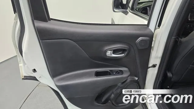 Jeep Renegade 2019 — фото 15