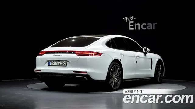 Porsche Panamera 2018 — фото 1