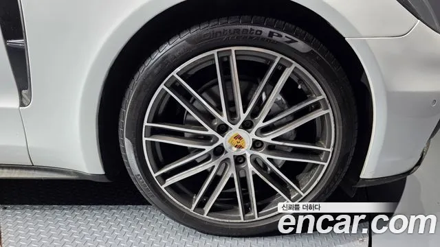 Porsche Panamera 2018 — фото 6