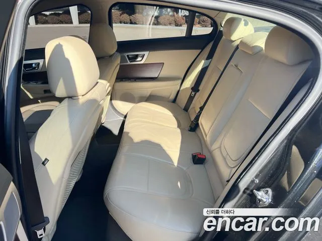 Jaguar XF 2014 — фото 11