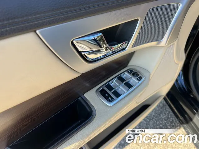 Jaguar XF 2014 — фото 15