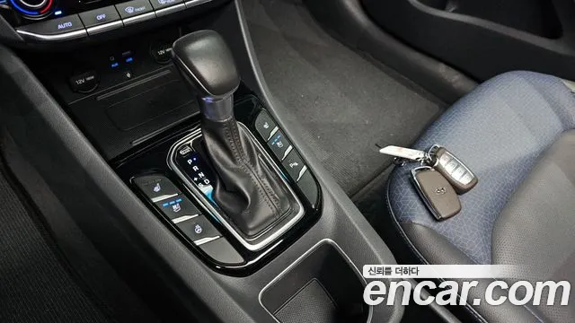 Hyundai Ioniq 2016 — фото 12