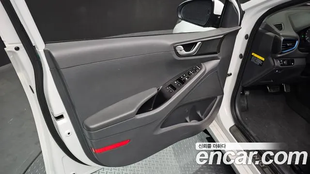 Hyundai Ioniq 2016 — фото 14