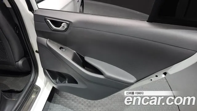 Hyundai Ioniq 2016 — фото 15