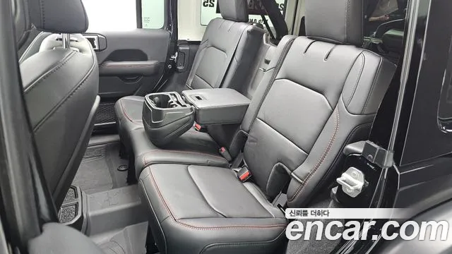 Jeep Wrangler 2025 — фото 11
