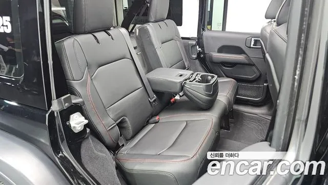 Jeep Wrangler 2025 — фото 12