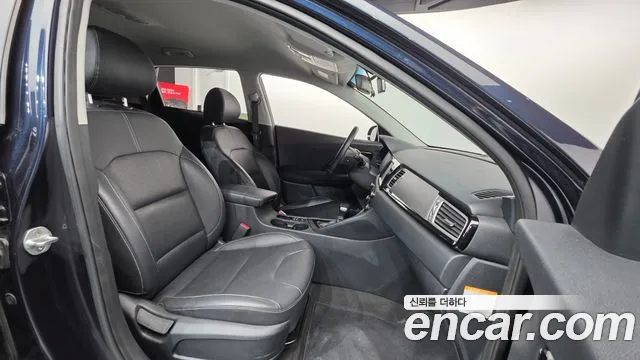 Kia Niro 2018 — фото 10