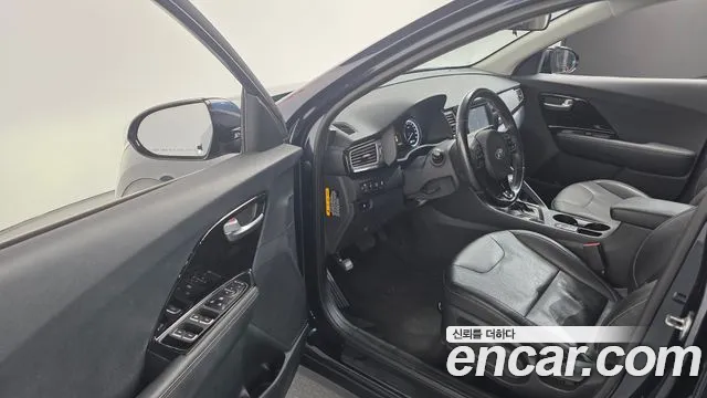 Kia Niro 2018 — фото 11