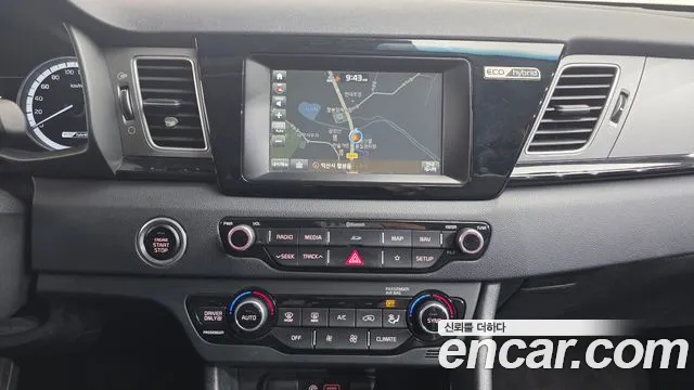 Kia Niro 2018 — фото 16