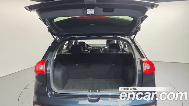 Kia Niro 2018 — фото 20