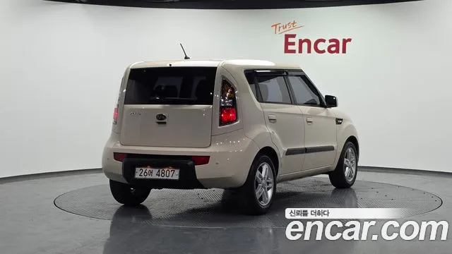 Kia Soul 2010 — фото 2