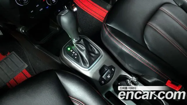 Jeep Renegade 2022 — фото 12