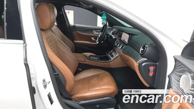 Mercedes-Benz E-Class 2021 — фото 11