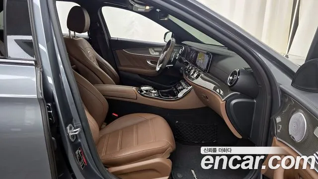 Mercedes-Benz E-Class 2019 — фото 11