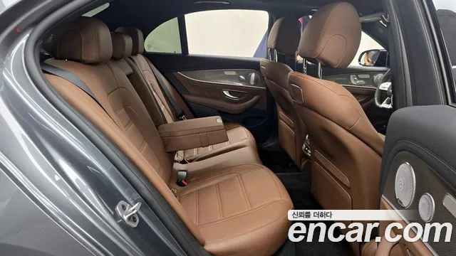 Mercedes-Benz E-Class 2019 — фото 12