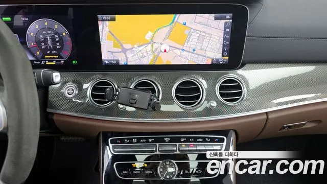Mercedes-Benz E-Class 2019 — фото 14