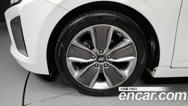 Hyundai Ioniq 2016 — фото 5