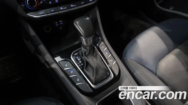 Hyundai Ioniq 2016 — фото 12