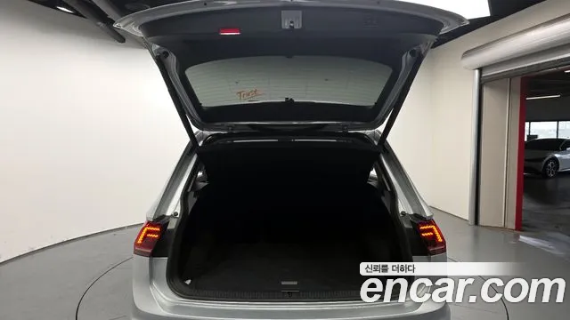 Volkswagen Tiguan 2018 — фото 20
