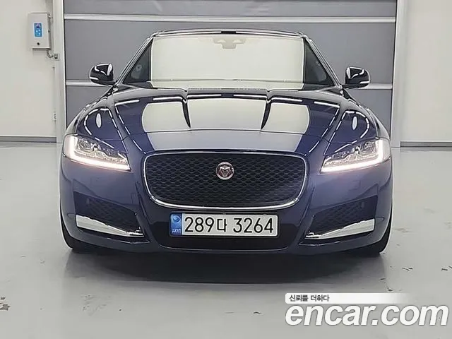Jaguar XF 2017 — фото 3