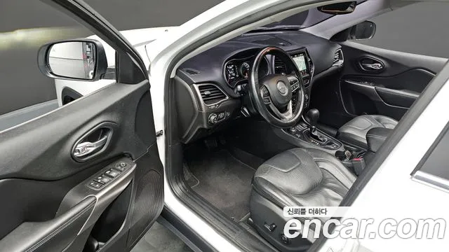 Jeep Cherokee 2019 — фото 11