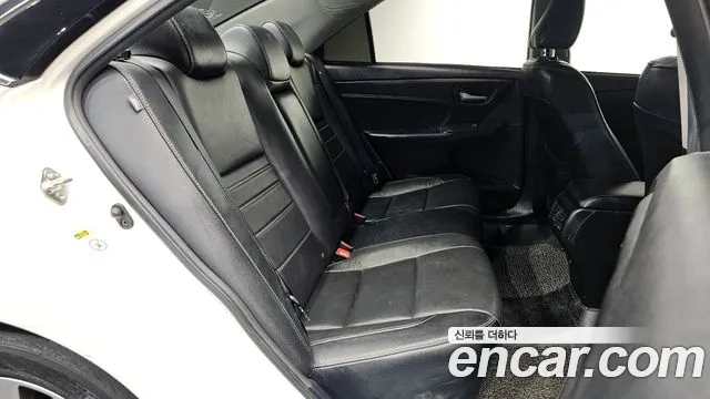 Toyota Camry 2017 — фото 11