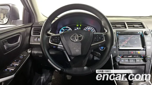 Toyota Camry 2017 — фото 12