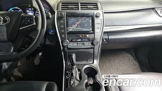 Toyota Camry 2017 — фото 13