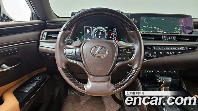 Lexus ES 2019 — фото 12