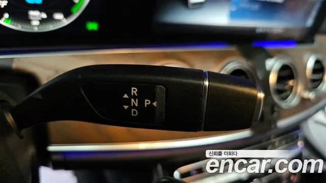 Mercedes-Benz E-Class 2019 — фото 12