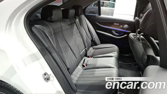 Mercedes-Benz E-Class 2019 — фото 17