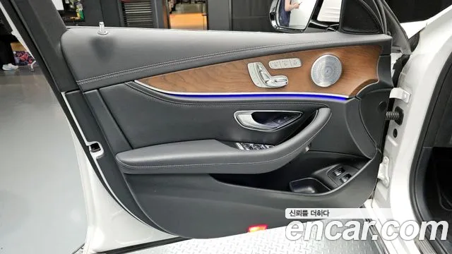 Mercedes-Benz E-Class 2019 — фото 14