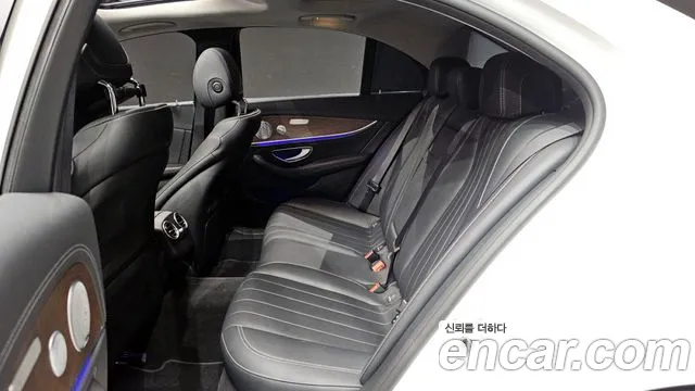 Mercedes-Benz E-Class 2019 — фото 16