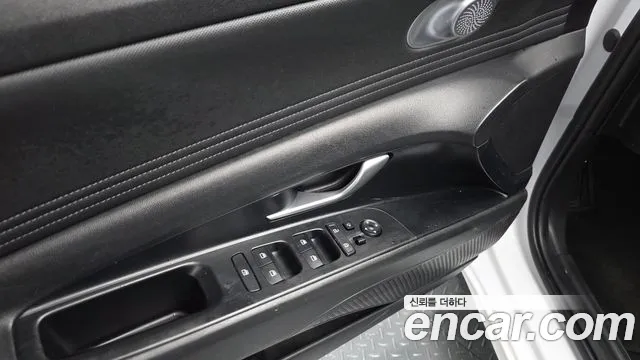 Hyundai AVANTE 2021 — фото 16