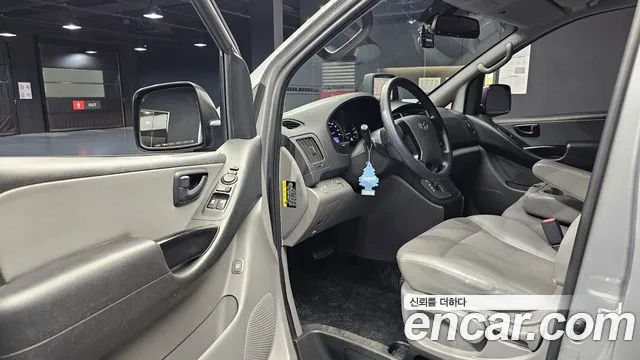 Hyundai Starex 2018 — фото 10