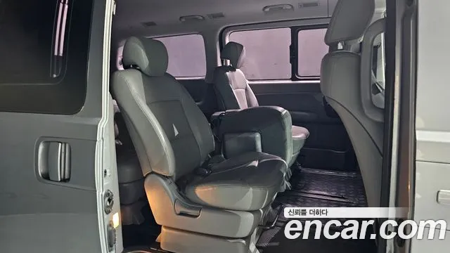 Hyundai Starex 2018 — фото 12