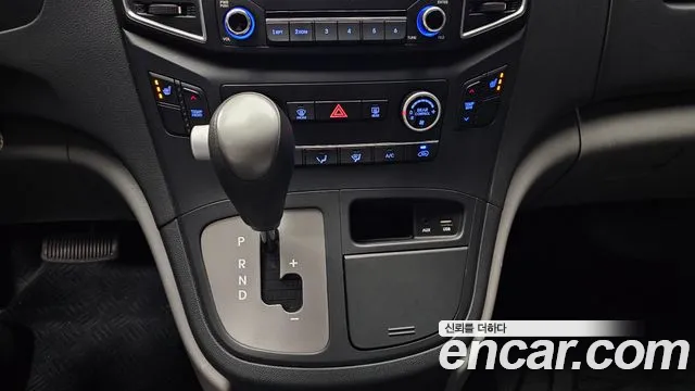 Hyundai Starex 2018 — фото 15