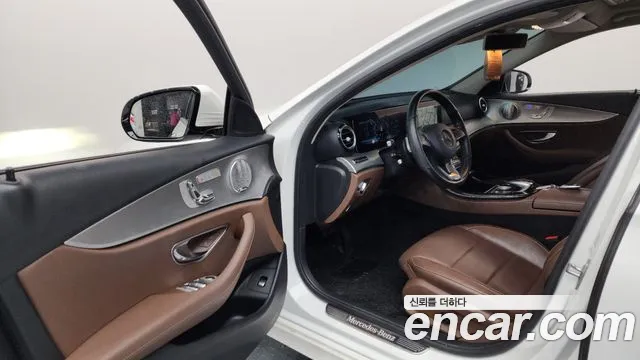 Mercedes-Benz E-Class 2018 — фото 13