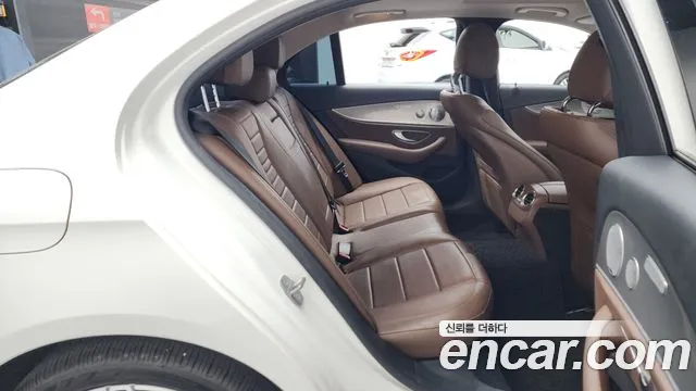 Mercedes-Benz E-Class 2018 — фото 17