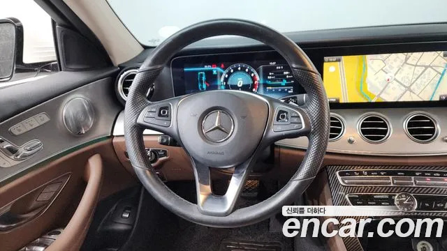 Mercedes-Benz E-Class 2018 — фото 19