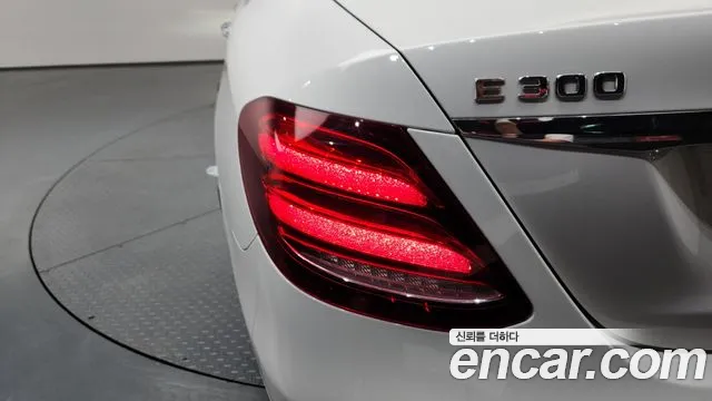 Mercedes-Benz E-Class 2018 — фото 9