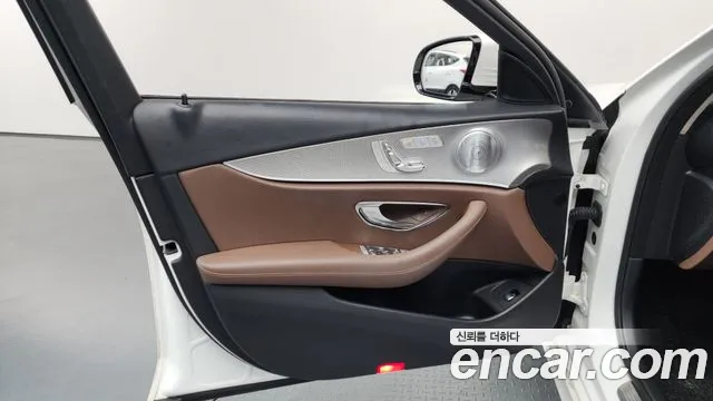 Mercedes-Benz E-Class 2018 — фото 14