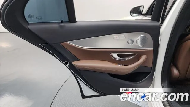 Mercedes-Benz E-Class 2018 — фото 15