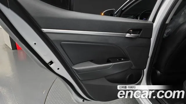 Hyundai AVANTE 2020 — фото 15