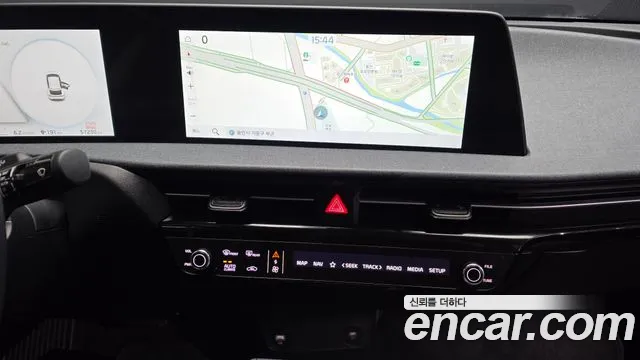 Kia EV6 2023 — фото 16