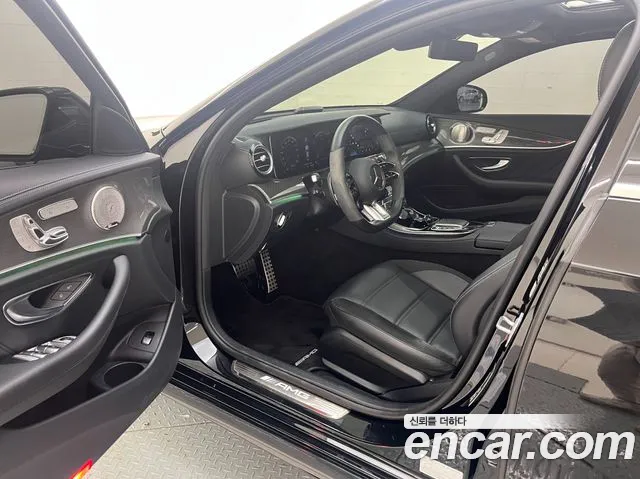 Mercedes-Benz E-Class 2022 — фото 11