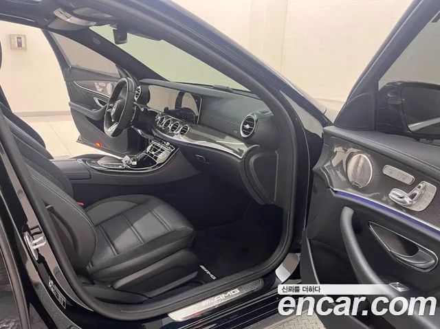 Mercedes-Benz E-Class 2022 — фото 15