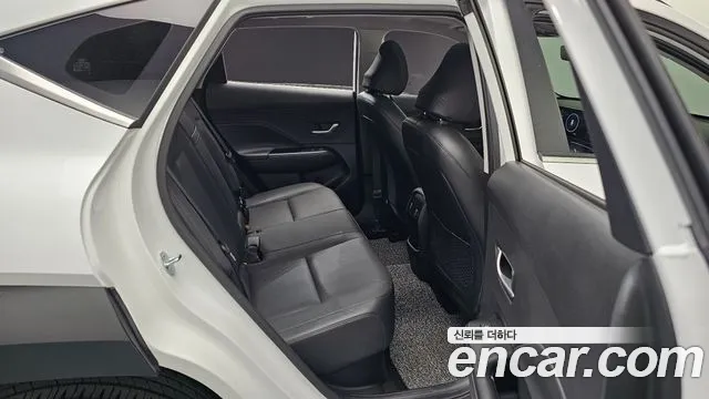 Hyundai Kona 2023 — фото 11
