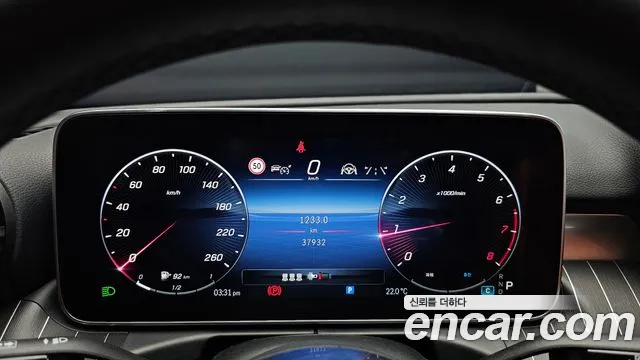 Mercedes-Benz C-Class 2023 — фото 10