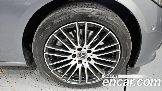Mercedes-Benz C-Class 2023 — фото 6